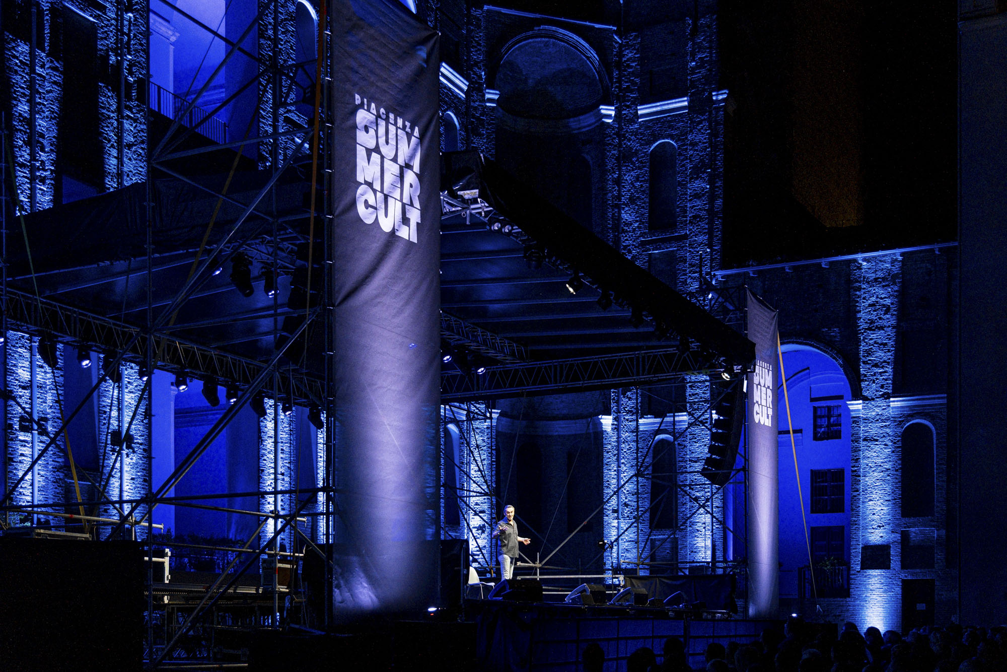 Palco blu del festival Piacenza SummerCult